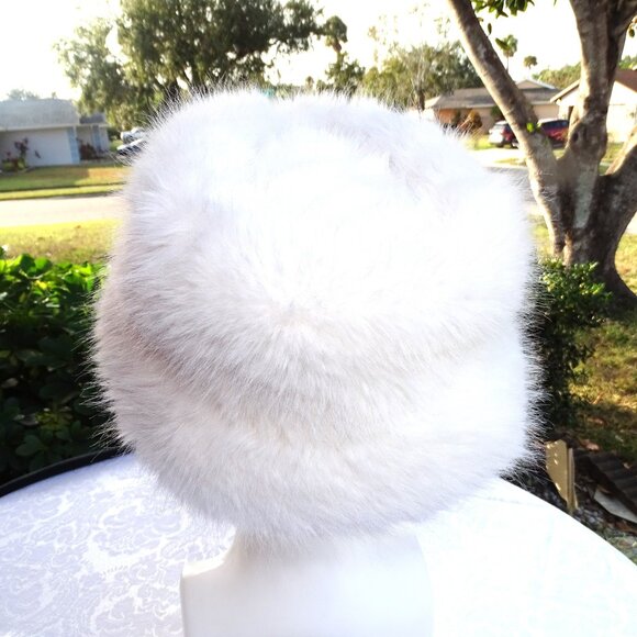 White Manmade Ladies Fur Hat Beautiful New! - Picture 4 of 5